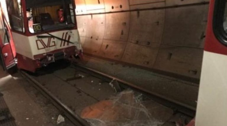 Σύγκρουση συρμών του Μετρό στη Γερμανία (pics)