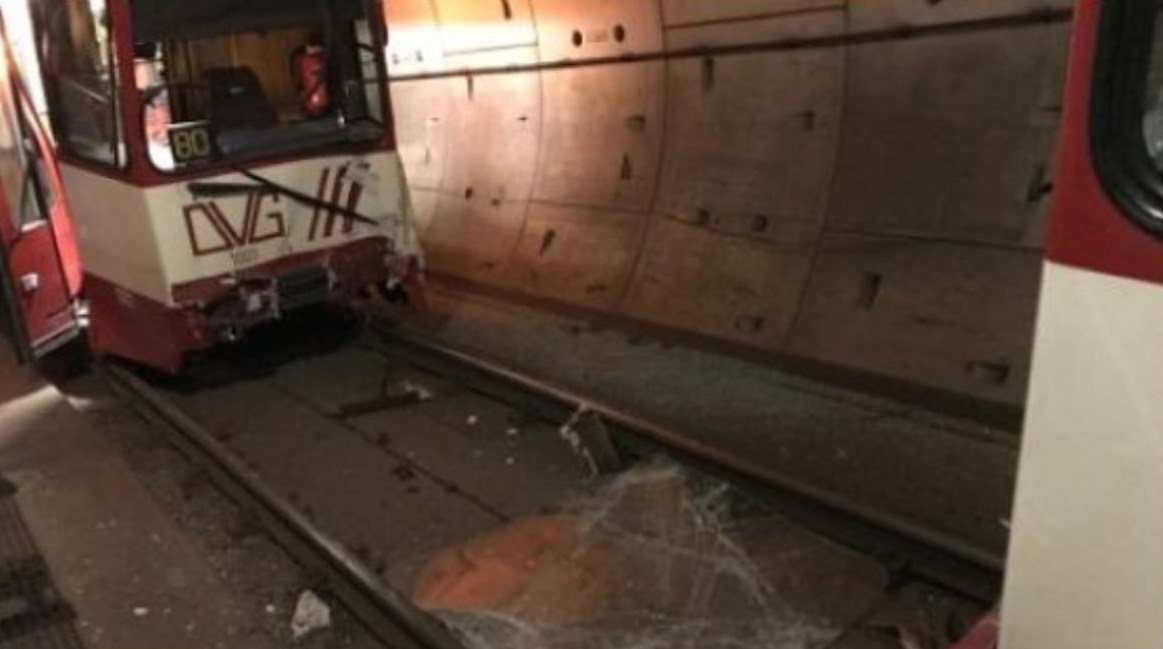 Σύγκρουση συρμών του Μετρό στη Γερμανία (pics)