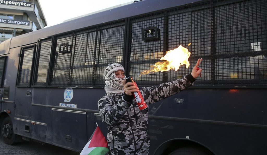 Διαμαρτυρία έξω από την ισραηλινή πρεσβεία (pics)