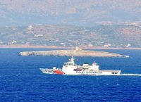 Η Άγκυρα δεν σταματά τις προκλήσεις: Τουρκικό σκάφος επιχείρησε να εμβολίσει πλωτό του Λιμεναρχείου της Χίου (pic)