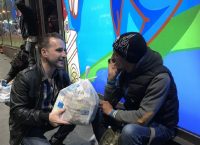 Η “Αποστολή” της Ιεράς Αρχιεπισκοπής Αθηνών μοίρασε τρόφιμα σε άστεγους
