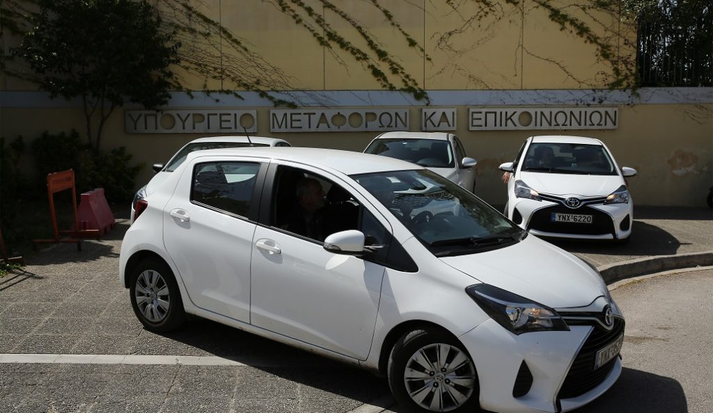 Υπουργείο Μεταφορών: Διαμαρτυρία για την Uber – Προπηλάκισαν οδηγό ταξί (pics)