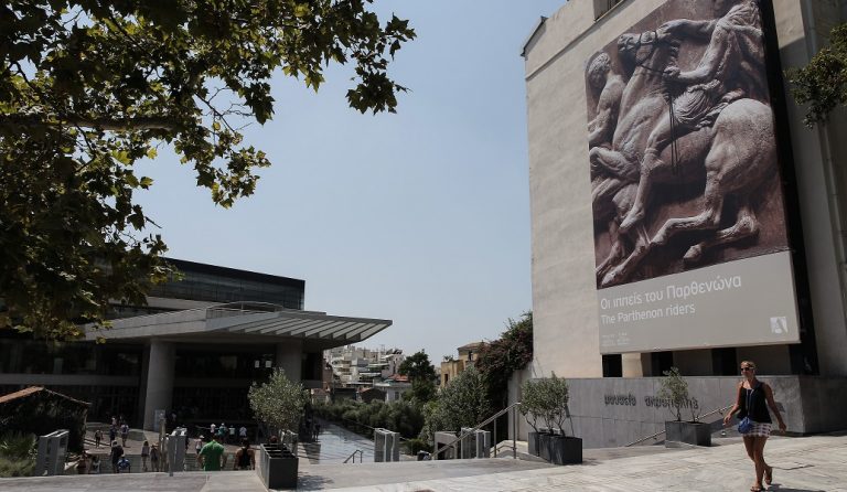 Στάση εργασίας των αρχαιοφυλάκων το Μεγάλο Σάββατο