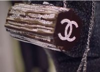 Chanel: Τα αξεσουάρ της επόμενης σεζόν που “ζαλίζουν” με την ομορφιά τους (vid)