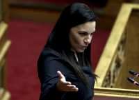 Κεφαλογιάννη: Τάσσεται υπερ της αναδοχής από ομόφυλα ζευγάρια