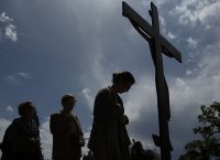 Σε κλίμα κατάνυξης η τελετή αποκαθήλωσης Του Εσταυρωμένου στη Μονή Πεντέλης (pics)