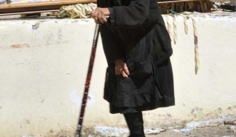 Αθάνατο ελληνικό δημόσιο – Περιμένει από το ΙΚΑ τη μασέλα 27 μήνες.