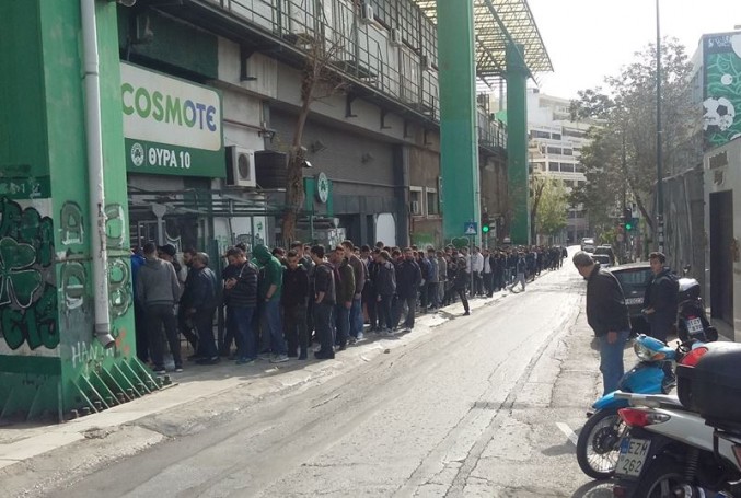 Ουρές για ένα εισιτήριο στη Λεωφόρο (pic)