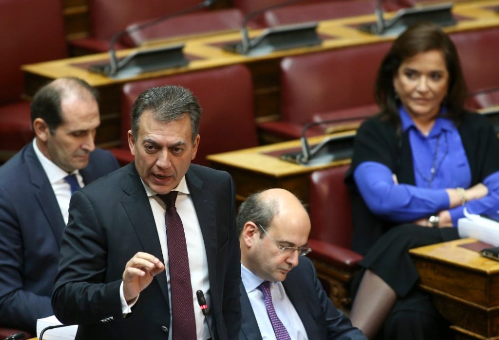 Δέσμευση Βρούτση για δραστική μείωση των ασφαλιστικών εισφορών