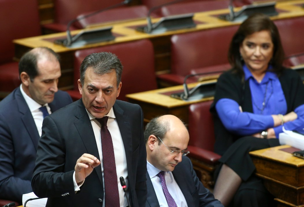 Δέσμευση Βρούτση για δραστική μείωση των ασφαλιστικών εισφορών
