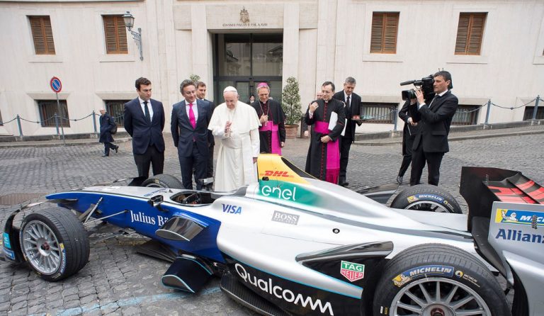 Μια μονοθέσια ηλεκτροκίνητη Formula E…με τις ευλογίες του Πάπα (pics)