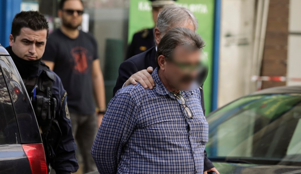 Άνδρας προσπάθησε να αυτοπυρποληθεί σε συμβολαιογραφείο στην Θεσσαλονίκη (pics&vid)