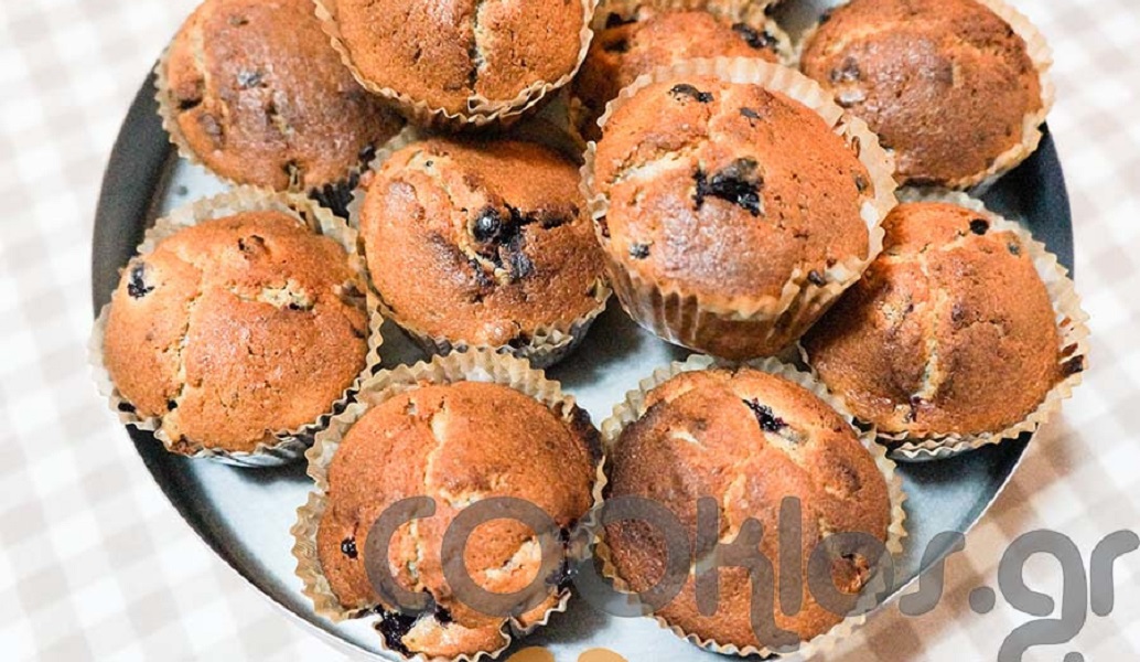 Μάφινς με μύρτιλα, για να γλυκαθούμε