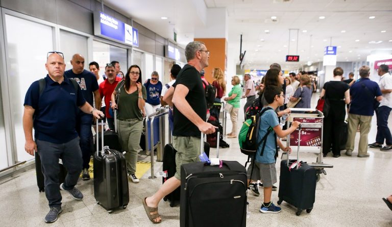 Πάνω από 30 εκατ. τουρίστες στην Ελλάδα το 2017