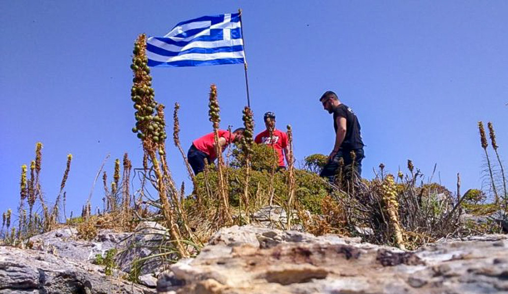 Γιλντιρίμ – Τσαβούσογλου επιμένουν για τη σημαία – Διαψεύδει το Υπουργείο Άμυνας (pics&vid)