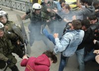 Σε συλλήψεις μετατράπηκαν οι προσαγωγές από το αντιπολεμικό συλλαλητήριο