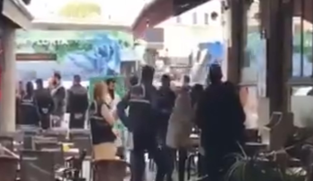 Νεκρός ο πρώην υπουργός Άμυνας της Τουρκίας – Τον μαχαίρωσαν στον λαιμό (vid)