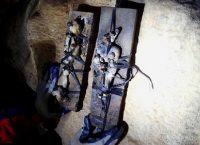 Αιτωλοακαρνανία: Βρέθηκαν κούκλες «βουντού» σε σπήλαιο στο Θέρμο (pics)