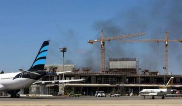 Λιβύη: Πύραυλοι έπληξαν το αεροδρόμιο της Τρίπολης
