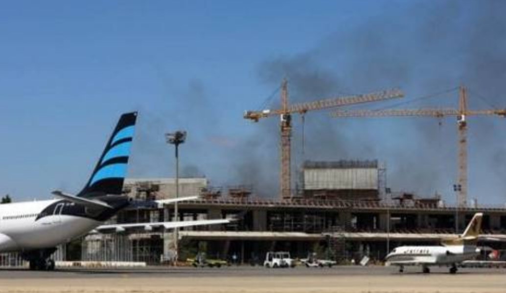 Λιβύη: Πύραυλοι έπληξαν το αεροδρόμιο της Τρίπολης