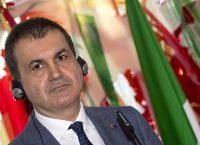 Βολές Τσελίκ προς την Ελλάδα: Συνένοχη στο πραξικόπημα