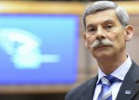Ο ευρωβουλευτής Ελευθέριος Συναδινός παραιτήθηκε από τη Χρυσή Αυγή (vid)
