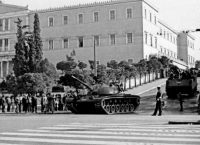 Τα μηνύματα των κομμάτων για την επέτειο της 21ης Απριλίου