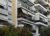 Ελεύθερη με περιοριστικούς όρους η 22χρονη που πέταξε το μωρό της στην Νέα Σμύρνη