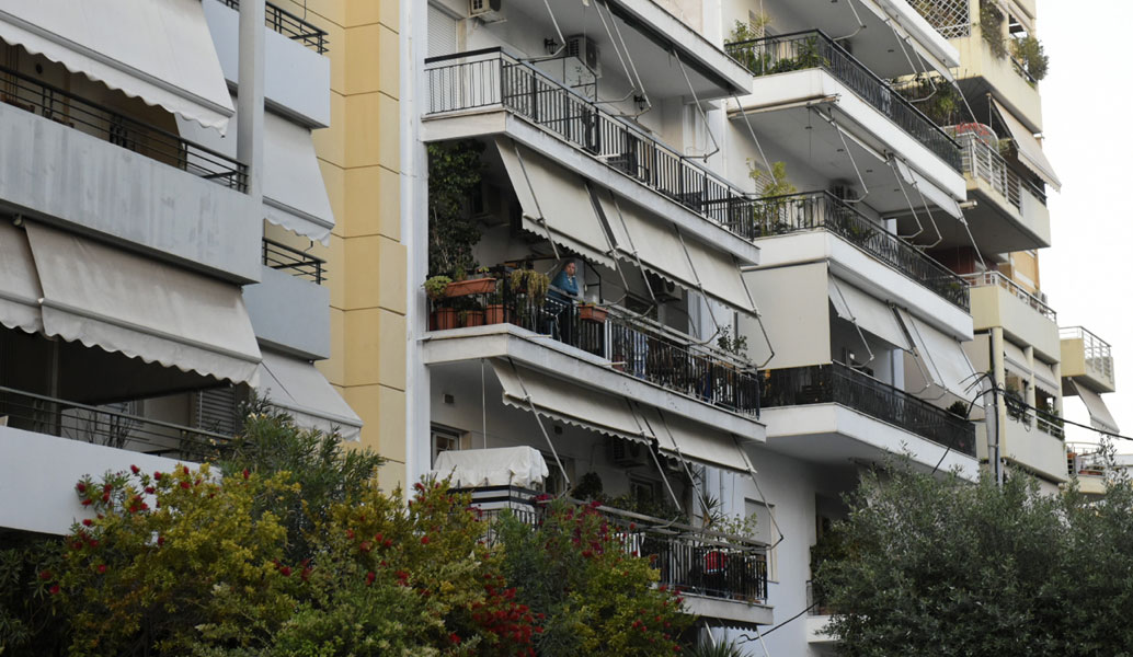 Ελεύθερη με περιοριστικούς όρους η 22χρονη που πέταξε το μωρό της στην Νέα Σμύρνη