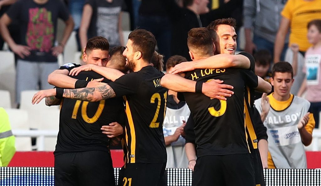 Πάρτι και “campeones” στα αποδυτήρια της ΑΕΚ – Σήκωσαν τον Χιμένεθ στα χέρια (vid&pics)