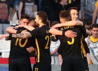 Πάρτι και “campeones” στα αποδυτήρια της ΑΕΚ – Σήκωσαν τον Χιμένεθ στα χέρια (vid&pics)