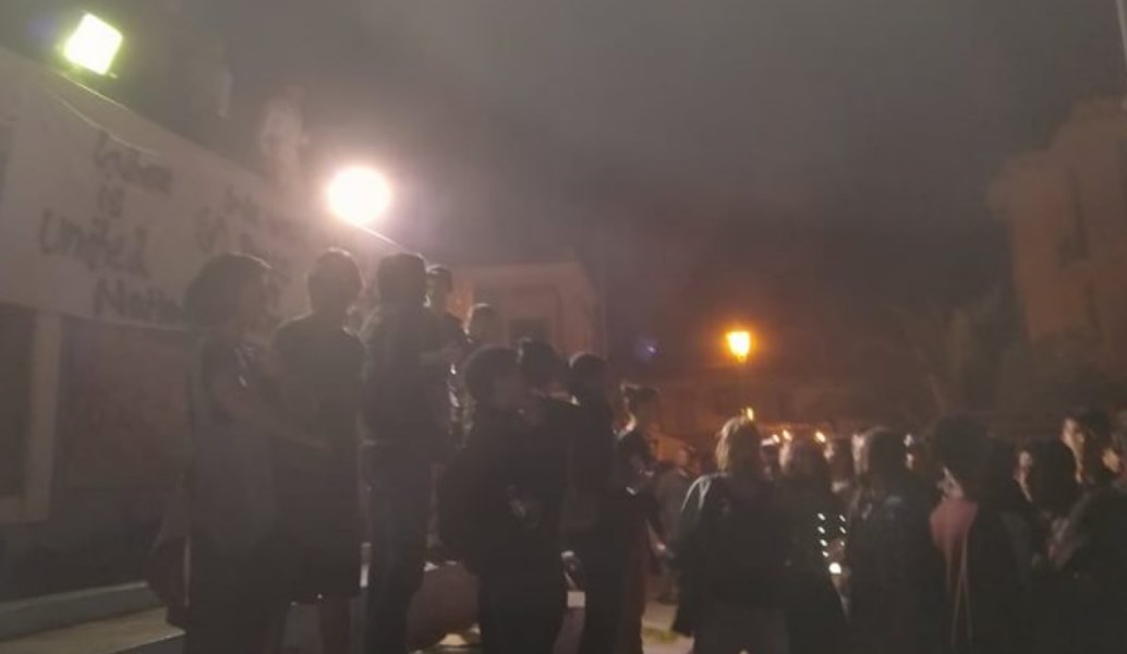Μυτιλήνη: Εκτεταμένα επεισόδια μεταξύ κατοίκων και μεταναστών – Παρέμβαση της αστυνομίας με χρήση χημικών