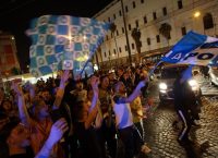 Βγήκαν στους δρόμους οι οπαδοί της Νάπολι (vid&pics)