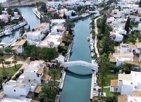 Το Μαϊάμι της Ελλάδας βρίσκεται μόλις δύο ώρες μακριά από την Αθήνα. Ακόμα να πας;