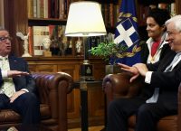 Γιούνκερ: Προσκαλεί τον Παυλόπουλο στις Βρυξέλλες