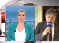 Ρεπόρτερ της ΕΡΤ νομίζει ότι έκλεισαν οι κάμερες και κάνει τον… τραγουδιστή (vid)