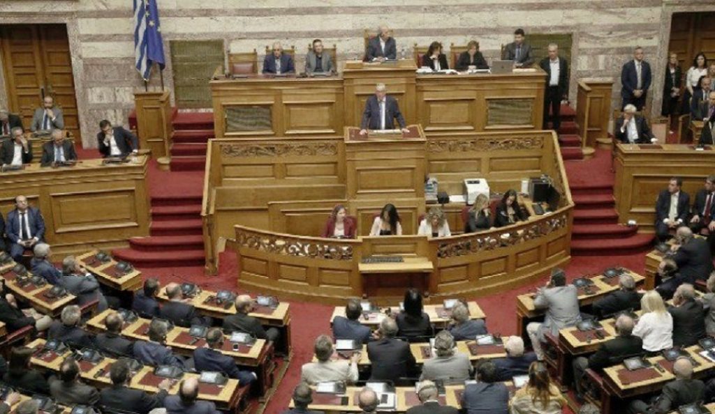 Αντιπαράθεση κυβέρνησης αντιπολίτευσης για τη μεταναστευτική πολιτική