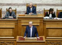 Ο Γιούνκερ στην Βουλή, η Δημοκρατία στο απόσπασμα…