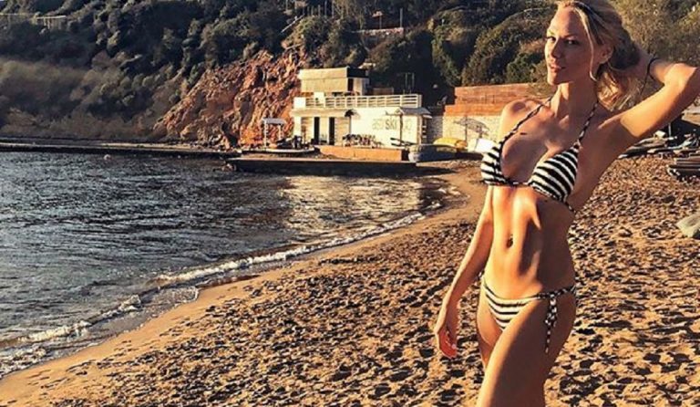Εγκεφαλικό! Η Νάταλι Θάνου πόζαρε με μαγιό (pics)