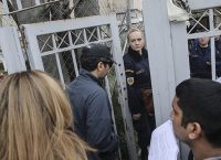 Ελεύθερος κάτω από δρακόντεια μέτρα ο Τούρκος αξιωματικός – Μια “στρατιά” στην φύλαξή του