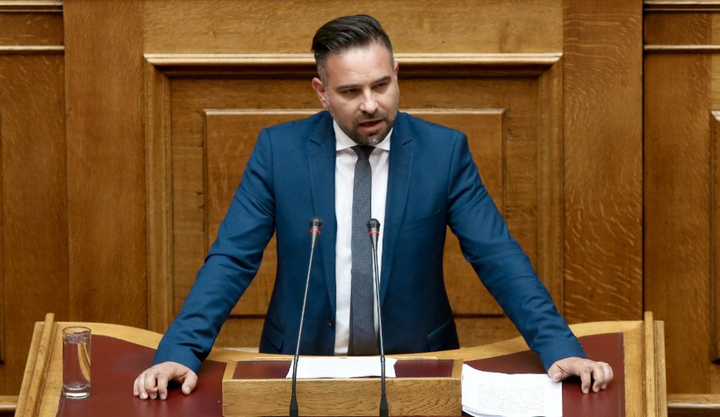 Κατσιαντώνης σε Αποστόλου για φέτα: “Ξύνεται στη γκλίτσα του τσοπάνη… η κυβέρνηση”