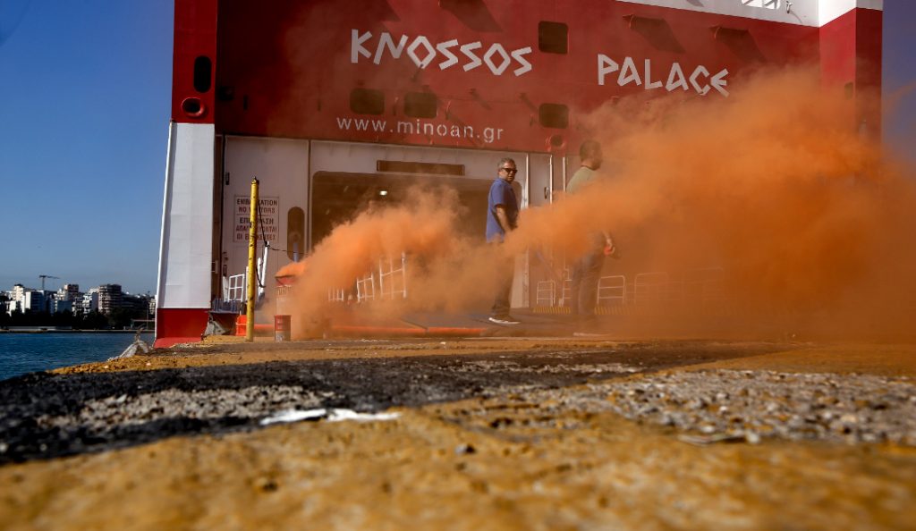 ΑΡΓΩ 2018: Εντυπωσιακή άσκηση της Πυροσβεστικής στον Πειραιά (pics)