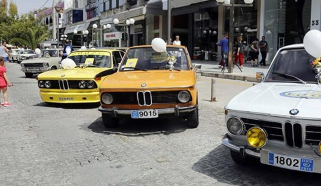 Πρωτομαγιά με οχήματα εποχής στη Γλυφάδα