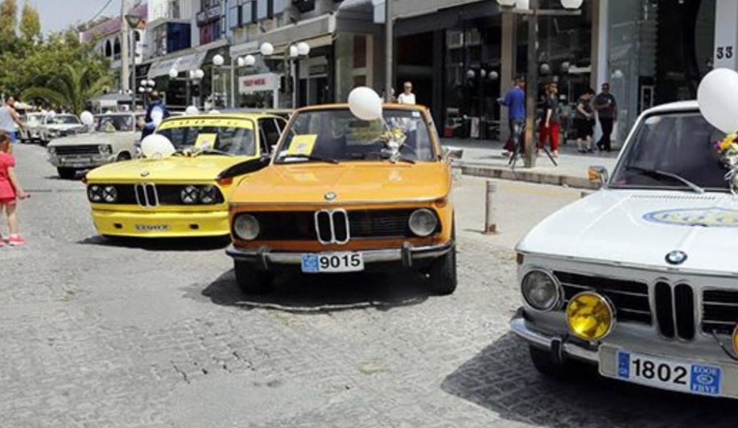 Πρωτομαγιά με οχήματα εποχής στη Γλυφάδα
