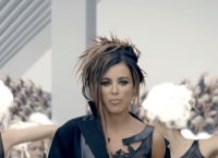 Κρήτη: Εντυπωσίασε η Ani Lorek με την κατακόκκινη… CADILLAC