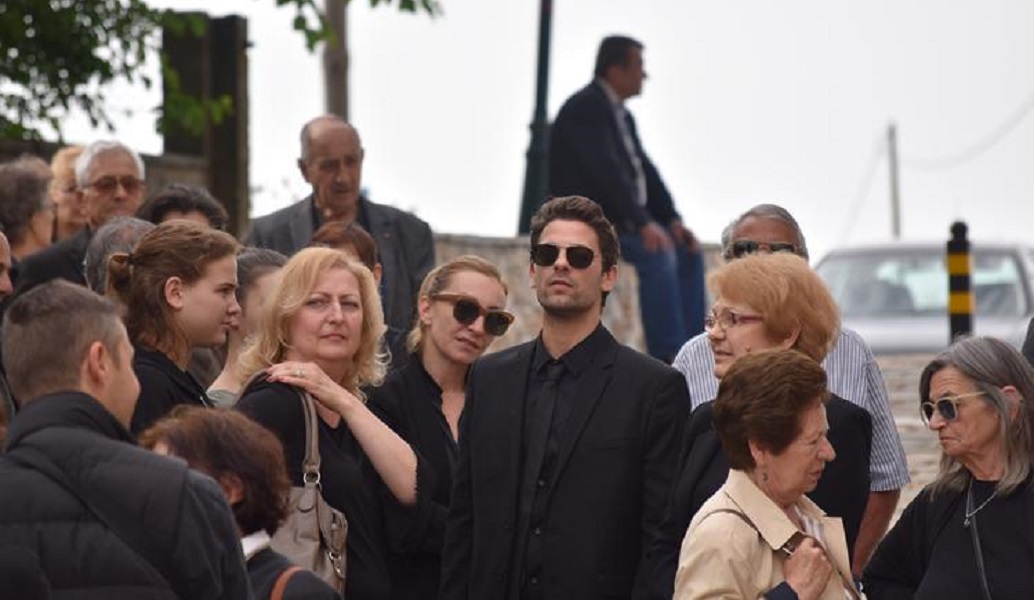 Ο Αποστόλης Τότσικας αποχαιρέτισε τον πατέρα του (pics)