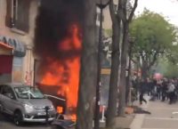 Γαλλία: Συγκρούσεις κουκουλοφόρων και αστυνομίας στην πορεία της Πρωτομαγιάς (pics&vid)