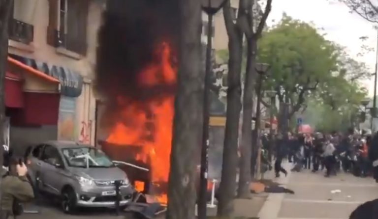 Γαλλία: Συγκρούσεις κουκουλοφόρων και αστυνομίας στην πορεία της Πρωτομαγιάς (pics&vid)