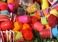 Τέλος και τα πλαστικά πιάτα;