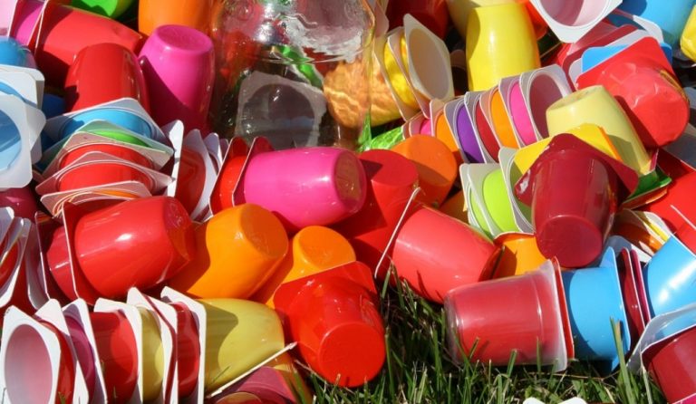 Τέλος και τα πλαστικά πιάτα;